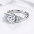 ELARIS™ Sovereign Moissanite Engagement Ring – 1 Carat D VVS1