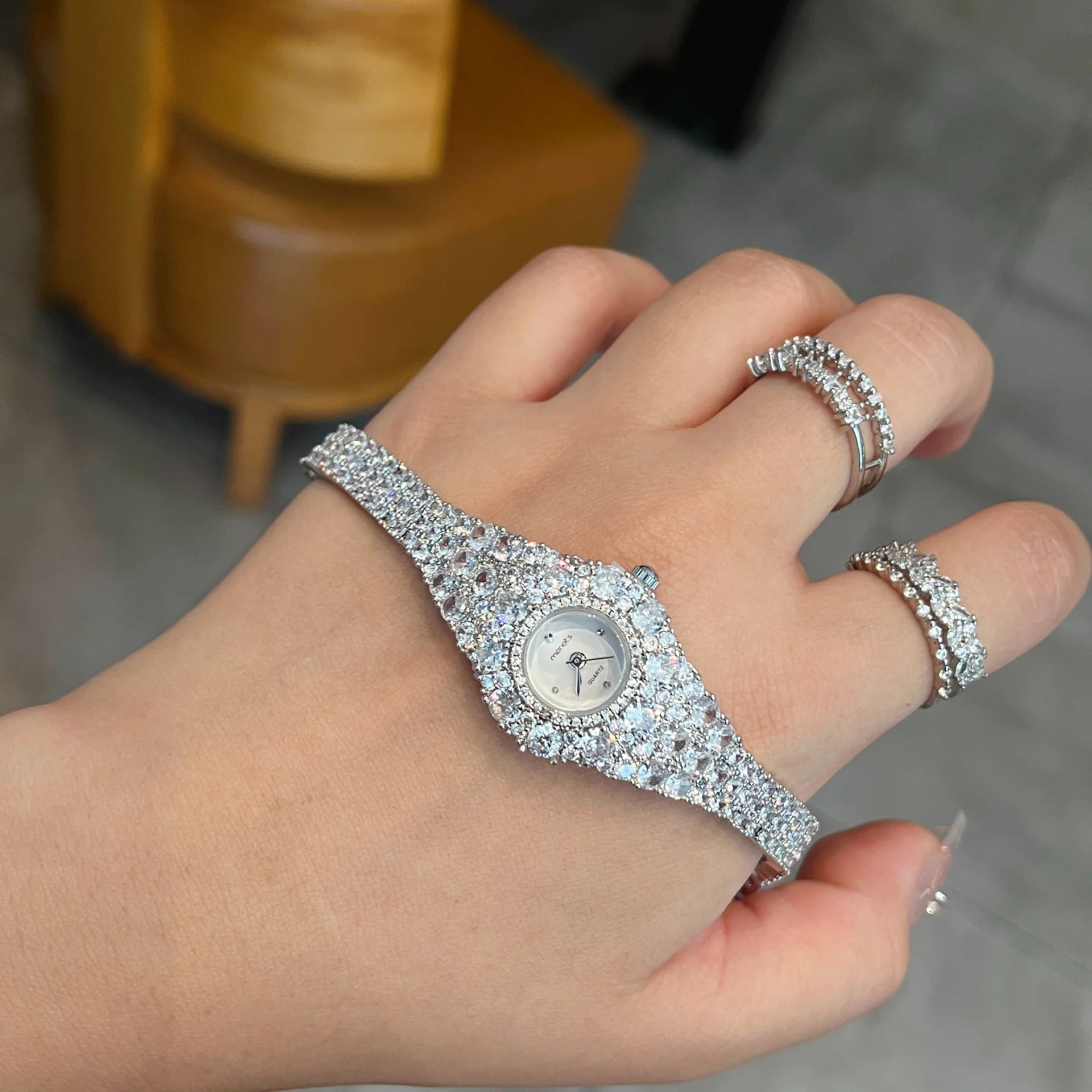 Elegant Women's Diamond Watch – Full Rhinestone Iced Out Wrist Watch