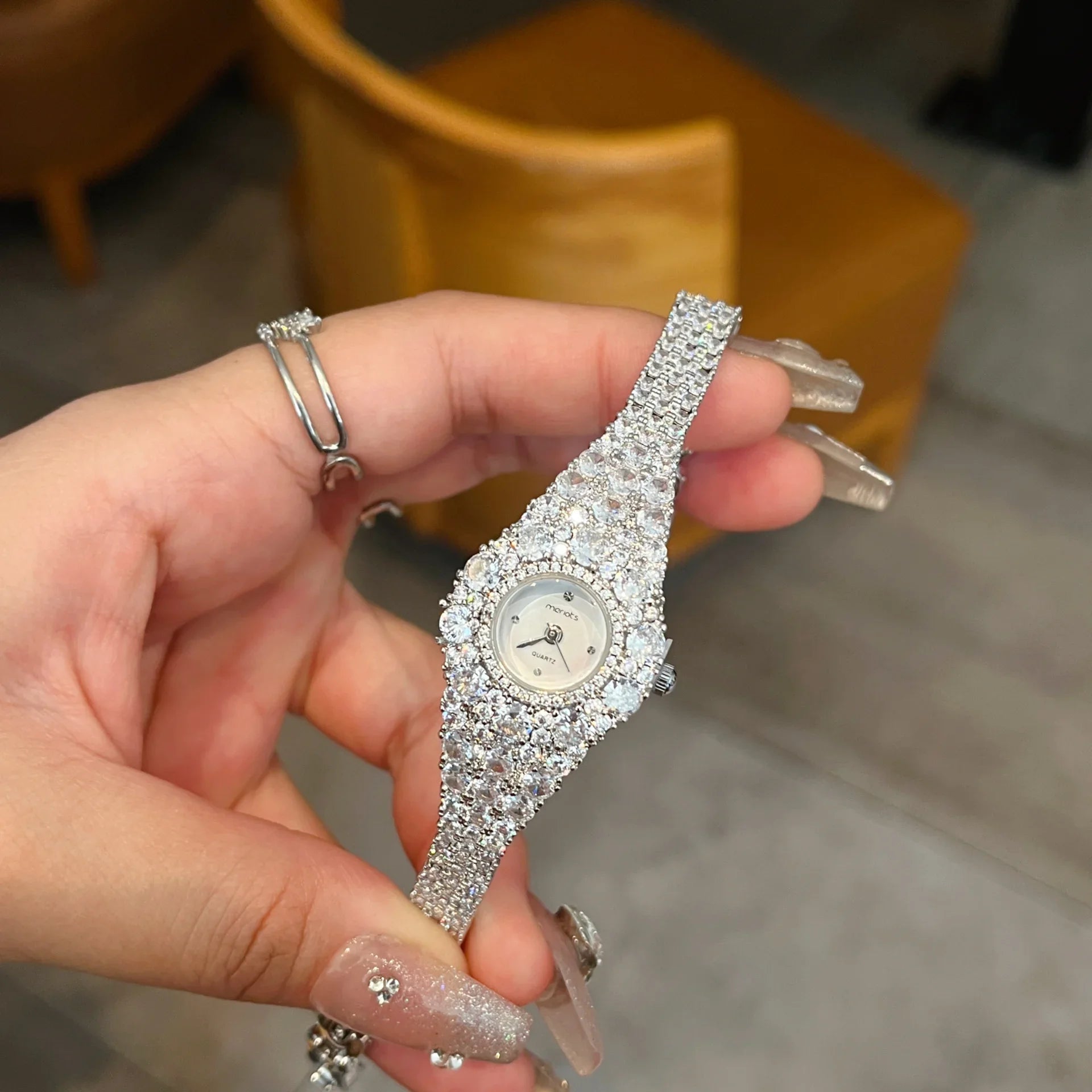 Elegant Women's Diamond Watch – Full Rhinestone Iced Out Wrist Watch