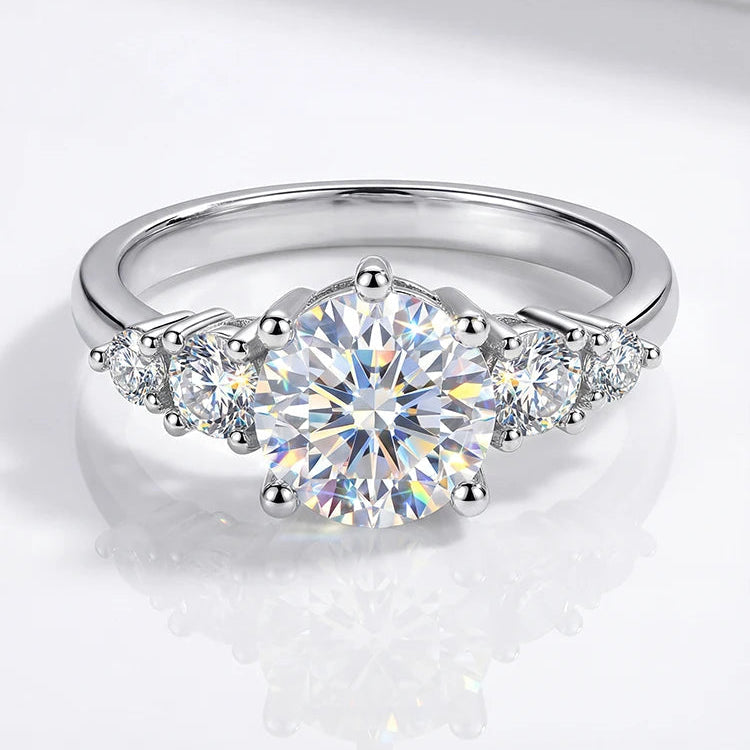ELARIS™ Sovereign Moissanite Engagement Ring – 1 Carat D VVS1