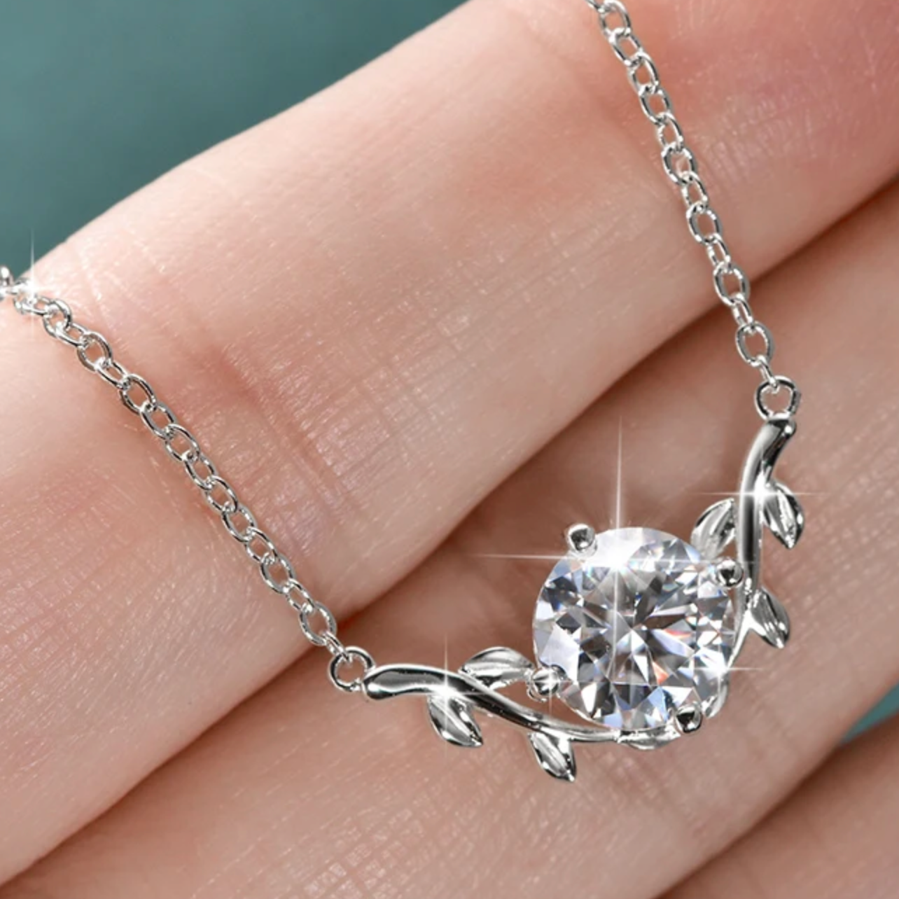 Certified 2CT Moissanite Necklace – Elegant Leaf Design Pendant for Women